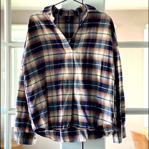 UNIQLO. size small. women’s flannel top.